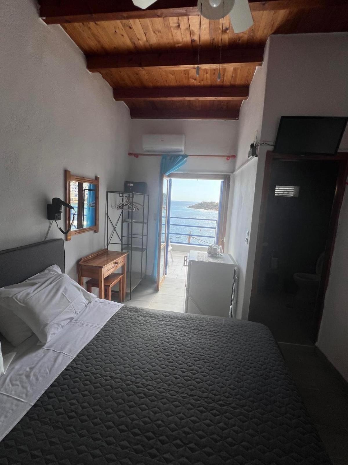 Scirocco Rooms Loutro Exterior photo